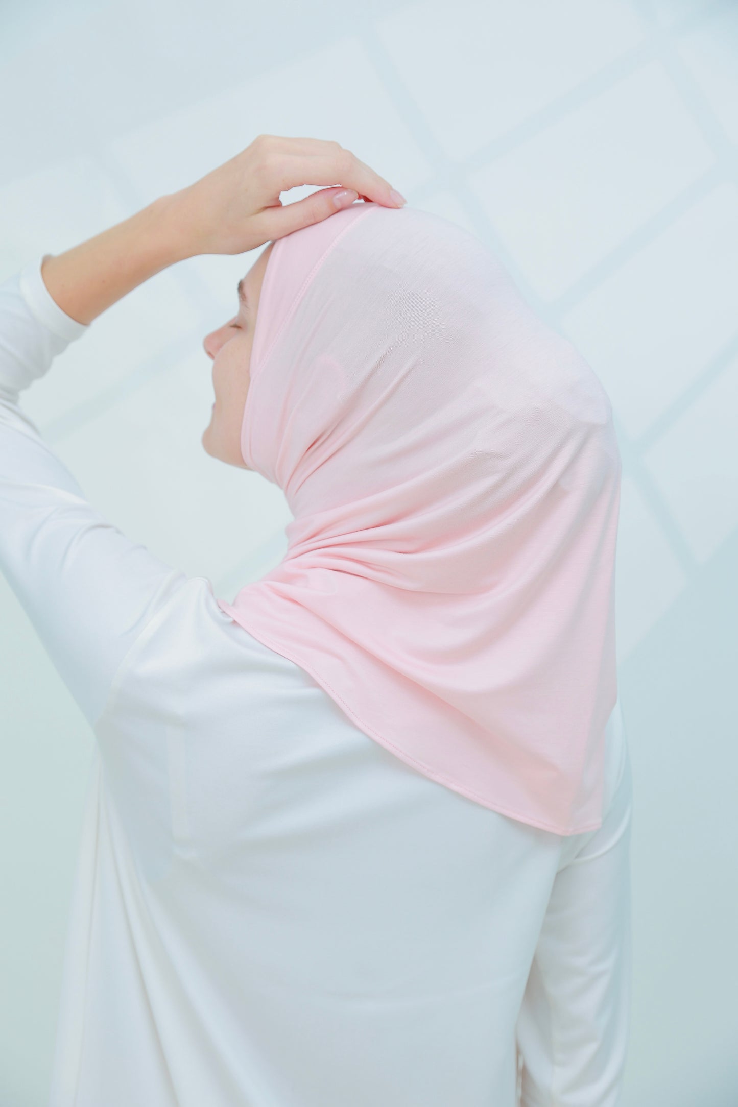 ANAK TUDUNG JULIA