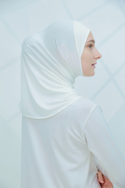 ANAK TUDUNG JULIA